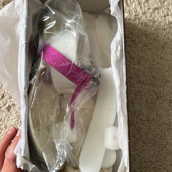 BRAND NEW IN BOX, Bandolino Pink Sandals, Size 9.5 - Picture 2 of 5